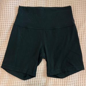 Black 6” Lululemon Align Shorts in size 6